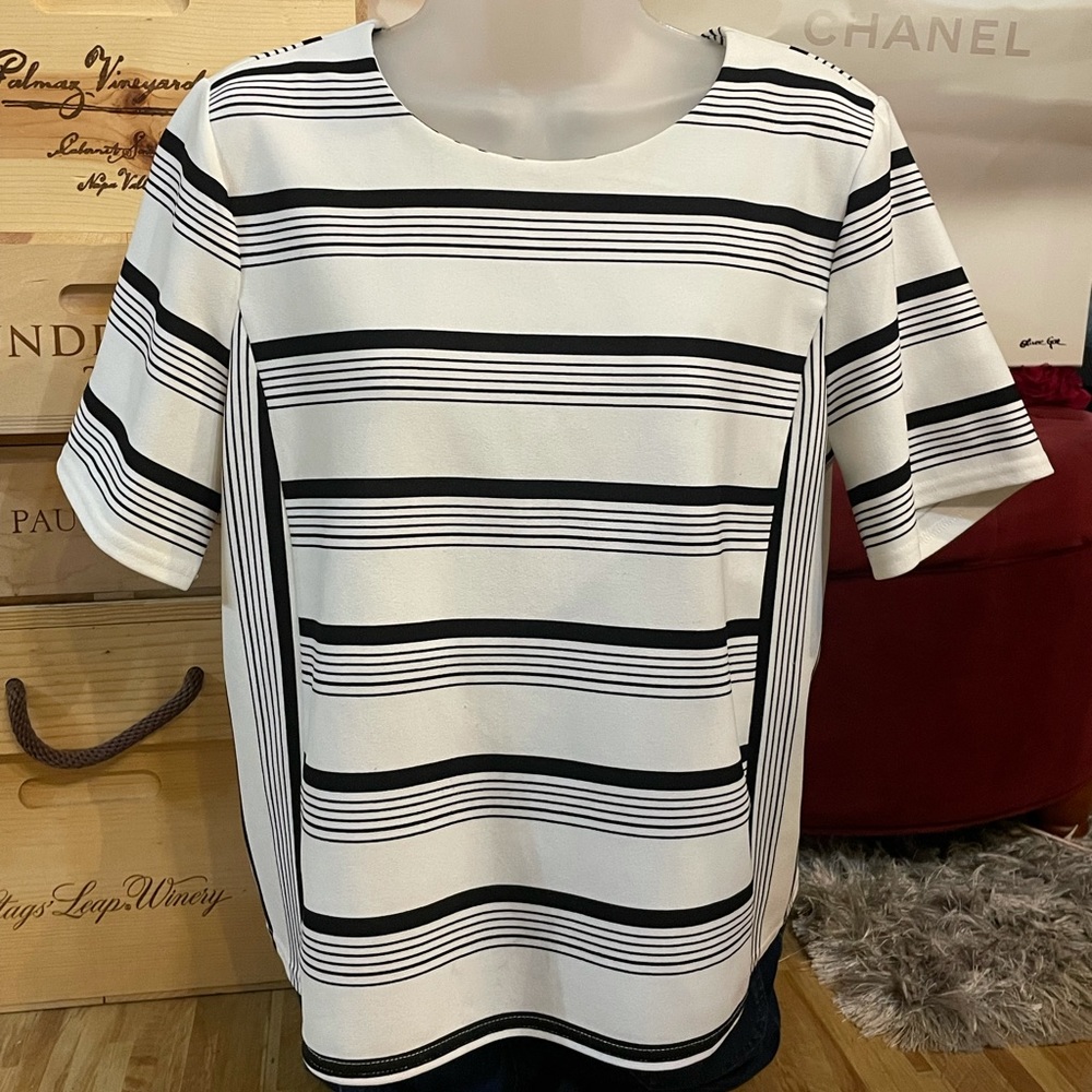 Classic black & white top